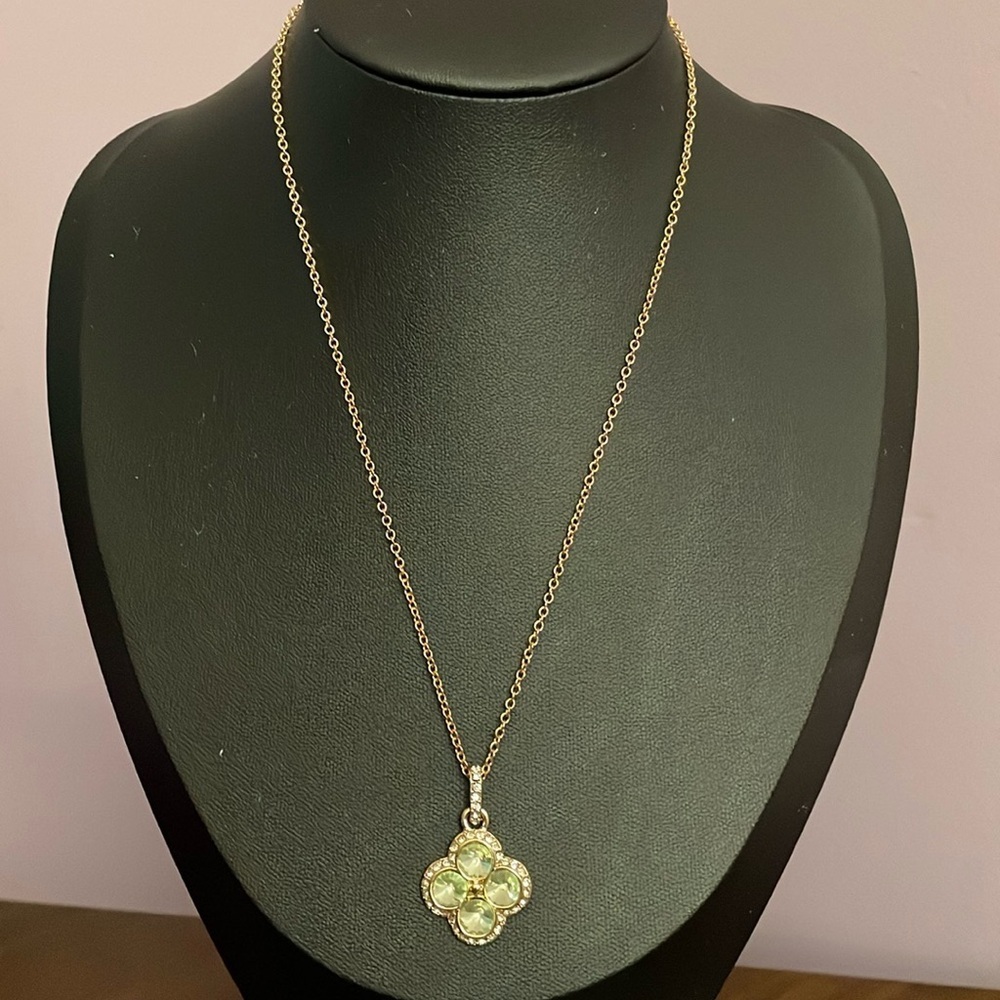 Very Beautiful Sparkling Clover Necklace